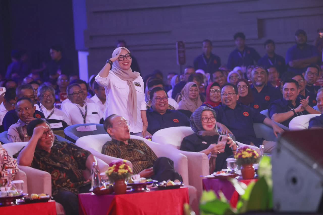 Hadiri Mubes IKA Unhas, Bupati Barru Dapat Apresiasi dari Mentan Andi Amran Sulaeman